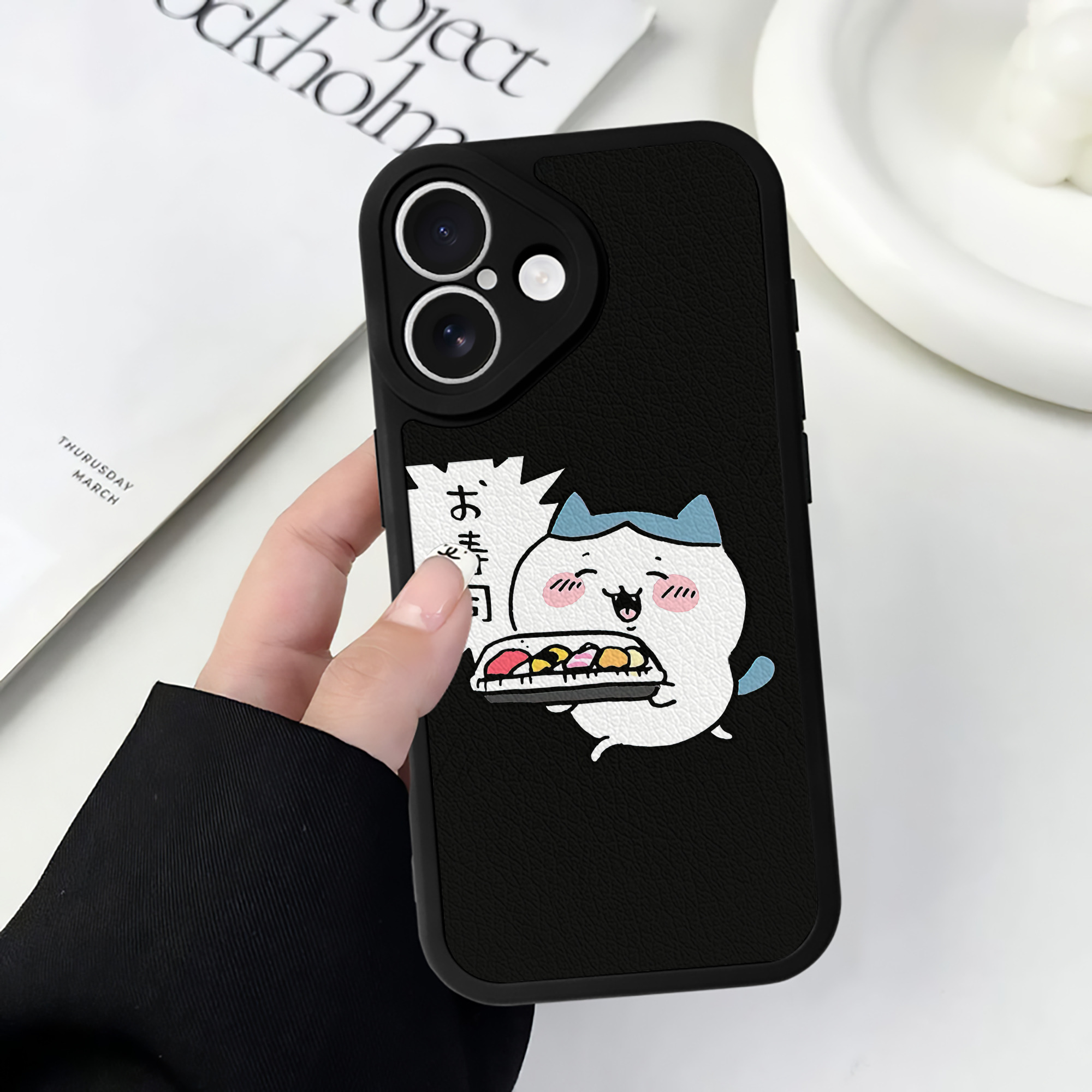 （画像用） ちいかわ ハチワレ Chii-kawa hachiware 【iPhone 16シリーズ対応】シリコンスマホケース（レザー調） 材質：シリコン